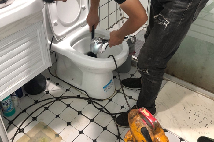 长泰马桶堵塞自己疏通还是找师傅？专业上门服务让你省时更省心